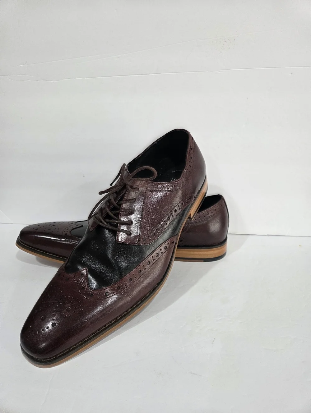 Stacy Adams Men's Two-Tone Burgundy and Black Wingtip Oxford Dress Shoes Sz.11,5